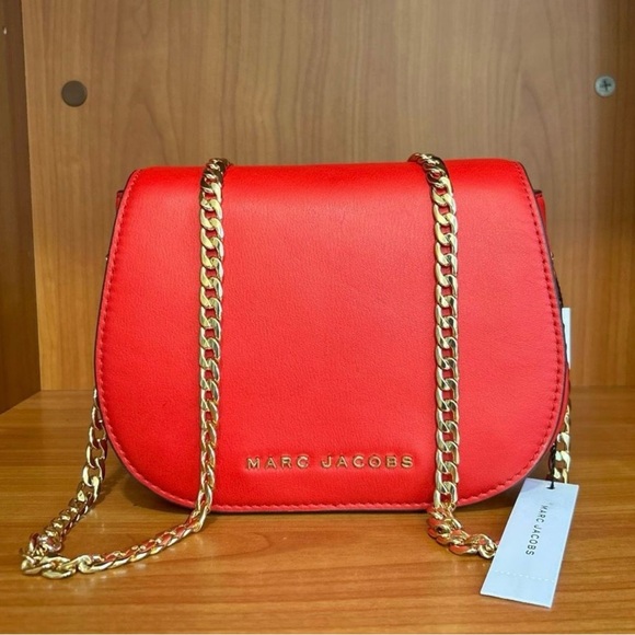 NWT Marc Jacob’s - Lipstick Red Shoulder Bag with Gold Chain - Picture 1 of 10